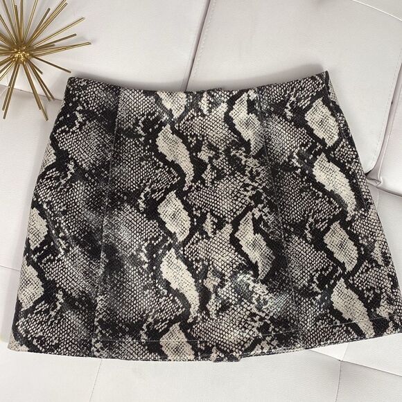 Urban Outfitters Siren Snake Print Mini Skirt Size Med 55 - Picture 6 of 8